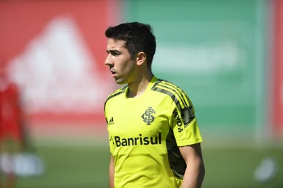 Carlos de Pena foi contratado pelo Inter por empréstimo junto ao Dínamo Kiev