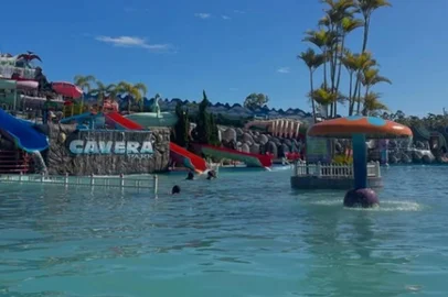 Trabalhador morre durante limpeza de piscina em parque aquático de SC; vítima ficou uma hora submersa<!-- NICAID(16204932) -->