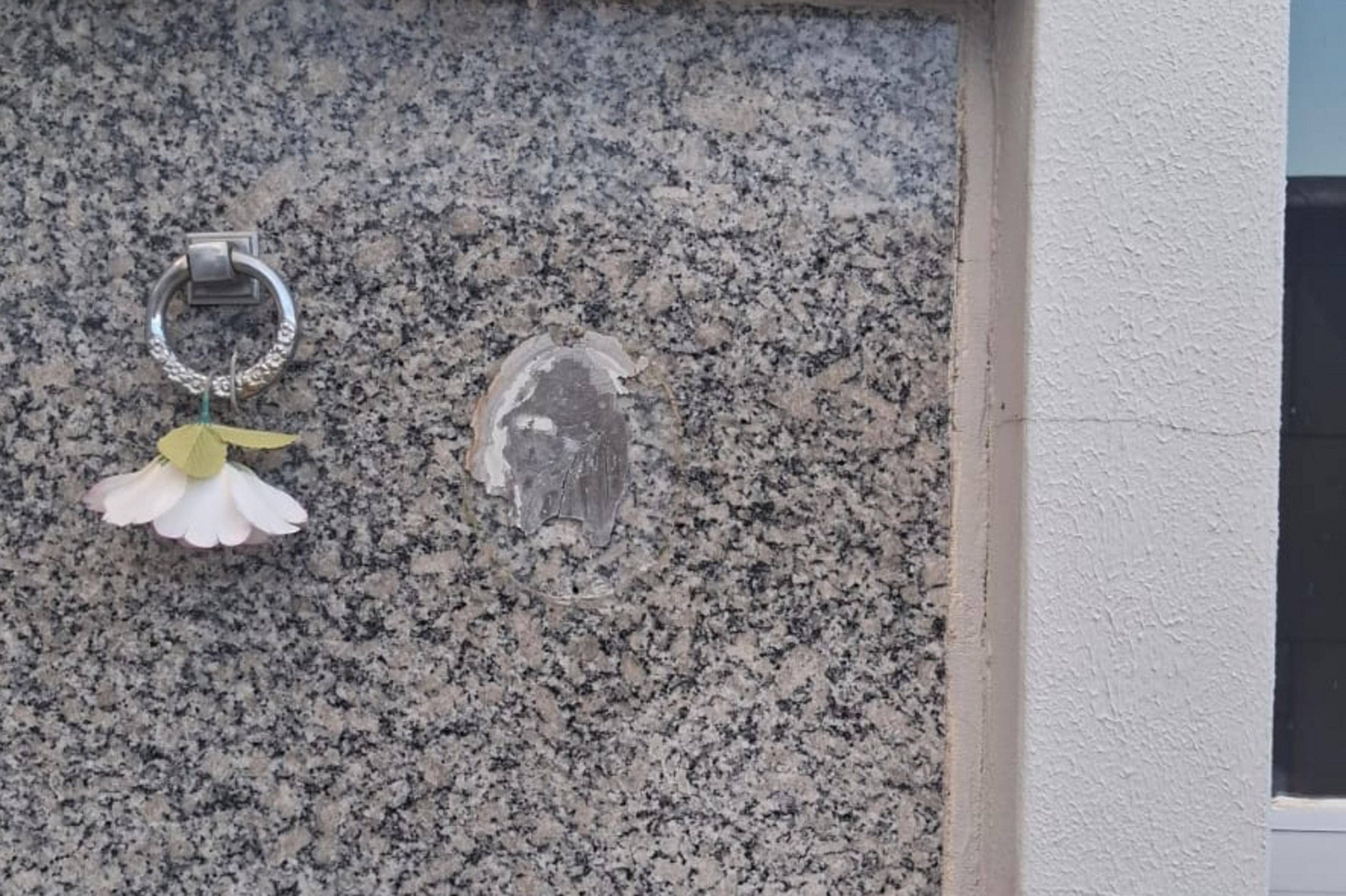 Criminosos furtam dezenas de itens de cemit&eacute;rio no interior de Caxias do Sul