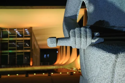 Stf Iluminado (Laranja) - Em referência ao ativismo pelo fim da violência contra mulheres e meninas e ao dia internacional dos direitos humanos - 11/12/2025<!-- NICAID(16244480) -->