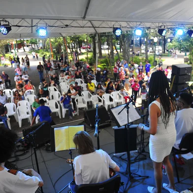 CAXIAS DO SUL, RS, BRASIL, 26/11/2022. Aquele que traz felicidade, um encontro precioso. É com essa aura que ocorre o Festival Abayomi - Encontro Precioso, ao longo deste sábado (27), na Praça Dante Alighieri. O evento é o ápice da Temporada da Cultura Negra de Caxias do Sul, promovida pela prefeitura da cidade, com intuito de destacar o mês da Consciência Negra. (Porthus Junior/Agência RBS)<!-- NICAID(15277520) -->