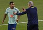 Em dia de teste para Alex Sandro, Tite pode ter confirmação de time titular contra a Croácia