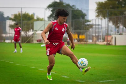 Bernabei em treino no CT Parque Gigante