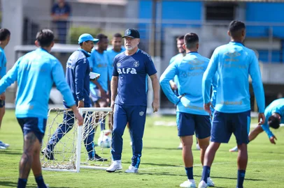 RS - FUTEBOL/ TREINO GREMIO 2025 - ESPORTES - Jogadores do Gremio realizam treino tÃ©cnico durante a manha desta terca-feira, no CT Luiz Carvalho, na preparaÃ§Ã£o para a partida valida pela Copa Sul-Americana 2025. FOTO: LUCAS UEBEL/GREMIO FBPA<!-- NICAID(16021783) -->