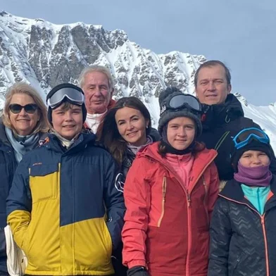 jornalista e empresária porto-alegrense Marina Wentzel (centro) com a família na Suíça<!-- NICAID(15707500) -->