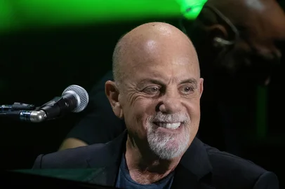 (FILES) US musician Billy Joel performs during a concert at the Formula One Grand Prix at Circuit of the Americas in Austin, Texas on October 23, 2021. Joel is cancelling a series of global tour dates after being diagnosed with a brain condition that worsened because of recent performances, his staff said on May 23, 2025. "Billy Joel has announced that he will be cancelling all scheduled concerts following a recent diagnosis of Normal Pressure Hydrocephalus (NPH)," the Piano Man's team wrote on his website. (Photo by SUZANNE CORDEIRO / AFP)<!-- NICAID(16044580) -->