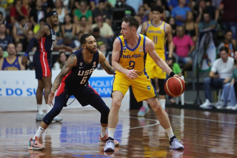 Brasil encara Estados Unidos em eliminatórias do Mundial de Basquete