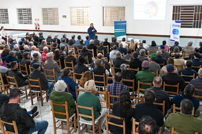 O Samae apresentou segunda-feira (20) a proposta da nova Lei das Águas de Caxias, que atualiza a legislação de 2005 e redefine regras para uso do solo nas áreas de captação.<!-- NICAID(16151462) -->