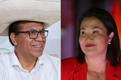 (COMBO) This combination of pictures created on June 05, 2026 shows Peruvian presidential candidate for the Juntos por el Peru party, Roberto Sanchez (L), smiling during a press conference at the party's headquarters in Lima on April 25, 2026, and Peru's presidential candidate for the Fuerza Popular party, Keiko Fujimori, smiling during her closing campaign rally in Lima on June 4, 2026. Right-wing candidate Keiko Fujimori and leftist Roberto Sanchez will face off in Peru's presidential runoff on June 7, 2026. (Photo by Connie FRANCE and MARTIN BERNETTI / AFP)<!-- NICAID(16300672) -->