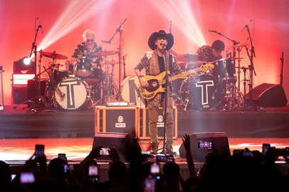Ícone do rock gaúcho, banda TNT se reúne para show histórico após 20 anos. Apresentação foi no Auditório Araújo Vianna, um show completo com Charles Master, Márcio Petracco, Tchê Gomes, João Maldonado, Fábio Ly e Paulo Arcari, integrantes de formações históricas da banda TNT.<!-- NICAID(15939424) -->