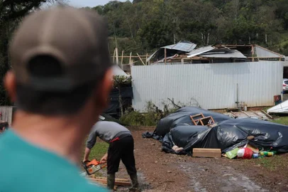 Estragos em Vila Oliva, em Caxias do SulEstragos em Vila Oliva, em Caxias do Sul<!-- NICAID(14893931) -->