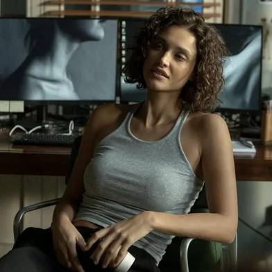 A atriz Débora Nascimento, de 37 anos.Na foto, no papel de Miranda em Olhar Indiscreto, série da Netflix. <!-- NICAID(15320277) -->
