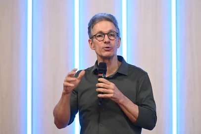 O pré-candidato a corrida para presidência do Brasil e ex-governador de Minas Gerais, Romeu Zema (Novo), foi o palestrante da reunião-almoço da CIC Caxias nesta quinta-feira (9). O encontro teve como tema “Desafios e realizações à frente do Governo de Minas”.<!-- NICAID(16262259) -->