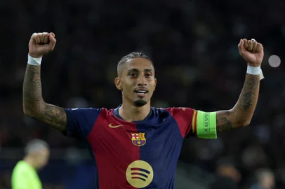 Barcelona's Brazilian forward #11 Raphinha celebrates scoring his team's third goal during the UEFA Champions League, league phase day 3 football match between FC Barcelona and FC Bayern Munich at the Estadi Olimpic Lluis Companys in Barcelona on October 23, 2024. (Photo by LLUIS GENE / AFP)Editoria: SPOLocal: BarcelonaIndexador: LLUIS GENESecao: soccerFonte: AFPFotógrafo: STF<!-- NICAID(15897651) -->