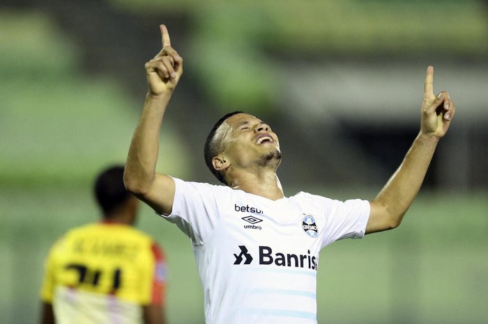 Tem vaga entre os titulares? Darlan se recupera da Covid e retorna após um mês no Grêmio