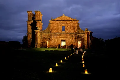Mostra de Cinema das Missões, com exibições no sítio arqueológico de São Miguel Arcanjo.<!-- NICAID(15879169) -->