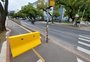 Prefeitura coloca blocos de concreto em trechos interditados da ciclovia da Avenida Ipiranga, mas local ainda carece de sinalização