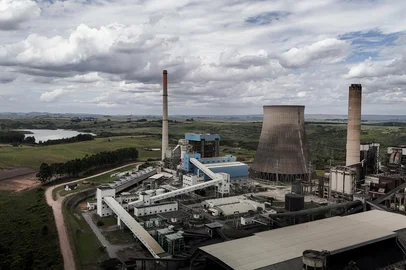 Candiota, RS, Brasil - 27/01/2025 - Após decreto federal, Usina Termoelétrica de Candiota paralisa operações e gera incertezas quanto a demissões e economia local. A região concentra 38% da capacidade de mineração de carvão e chegou a produzir 300 megawats e vendia aproximadamente 1 milhão de reais de energia por dia. FOTO: JONATHAN HECKLER, AGÊNCIA RBS<!-- NICAID(15962601) -->