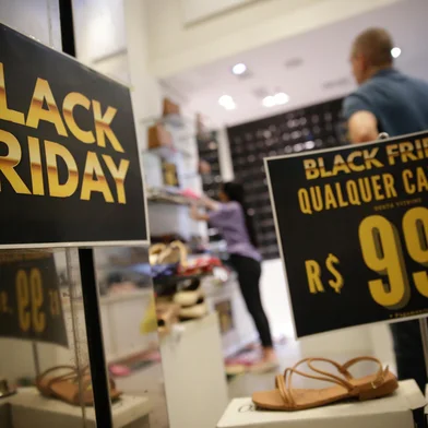 Porto Alegre, RS, Brasil, 22-11-2022: Movimento de clientes em compras no Shopping Bourbon Ipiranga, com promoções de Natal e Black Friday. Foto: Mateus Bruxel / Agência RBSIndexador: Mateus Bruxel<!-- NICAID(15272420) -->