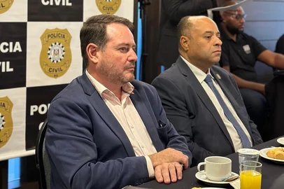 Secretário do Turismo, Ronaldo Santini, e chefe da Polícia Civil, delegado Fernando Sodré<!-- NICAID(16024548) -->