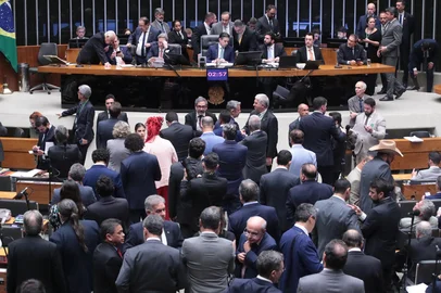 Por 436 votos a dois, o plenário da Câmara dos Deputados aprovou no final da noite desta terça-feira, 9, o projeto do "Devedor Contumaz", que endurece as regras de combate à sonegação de impostos, de forma a coibir o uso da inadimplência fiscal como estratégia de negócio. Todos os partidos orientaram a favor da matéria. Votaram pela rejeição os deputados Marx Beltrão (PP-AL) e Flávio Nogueira (PT-PI). O presidente da Casa não votou, por impedimento regimental.<!-- NICAID(16183860) -->