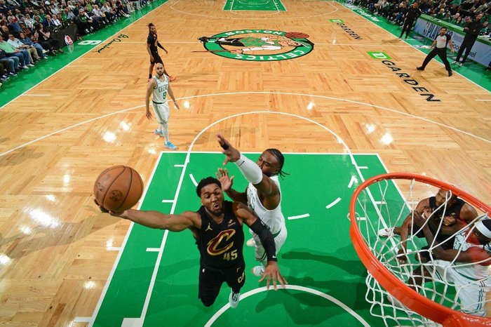 BRIAN BABINEAU / NBAE / GETTY IMAGES / GETTY IMAGES VIA AFP