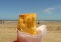 O que comer na praia? Veja cuidados e recomendações sobre alimentos à beira-mar