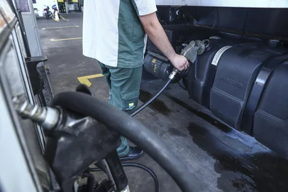 PORTO ALEGRE, RS, BRASIL, 28/12/2018: Pauta sobre o preço do DieselIndexador: ISADORA NEUMANN<!-- NICAID(13893586) -->