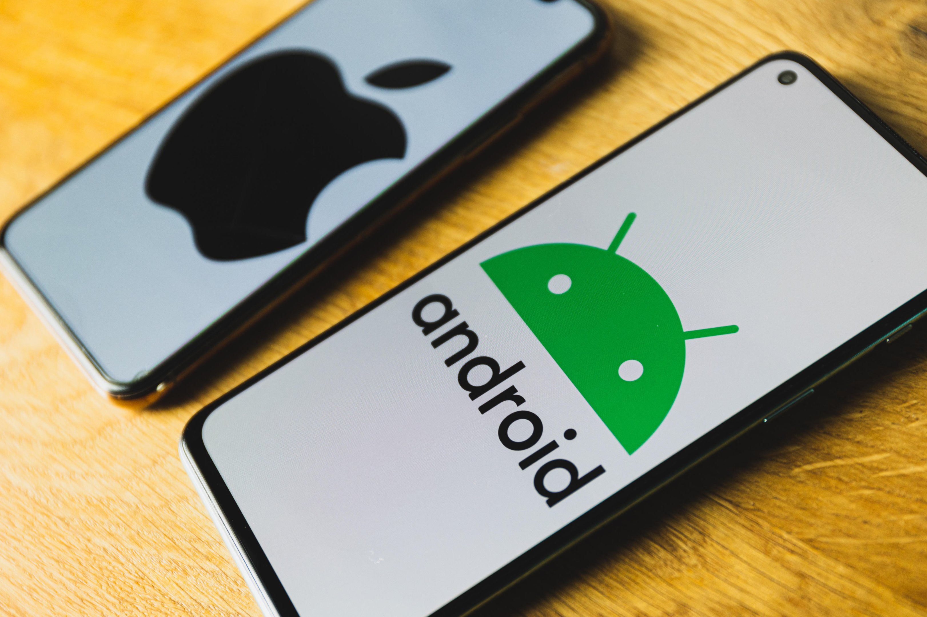 O que diferencia iOS e Android, os principais sistemas operacionais?