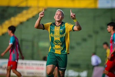 Juventude demonstra interesse na contratação de Galego, 25 anos,  artilheiro do Campeonato Gaúcho pelo Ypiranga com oito gols em 12 jogos.<!-- NICAID(16001293) -->