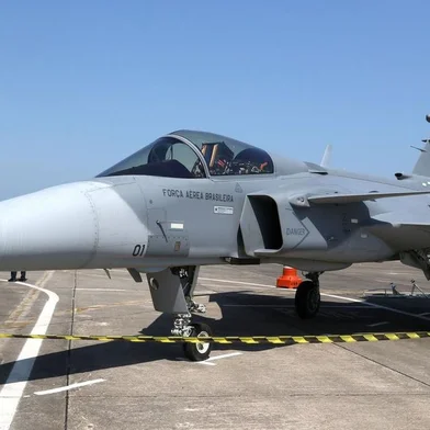 O presidente da República, Luiz Inácio Lula da Silva, chegou na manhã desta terça-feira (9), à fábrica da Embraer em Gavião Peixoto, no interior de São Paulo, para participar da cerimônia de inauguração da linha de montagem dos caças Gripen.<!-- NICAID(15423592) -->