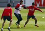 Léo Baptistão desembarca no Brasil, e Inter monitora situação do atleta