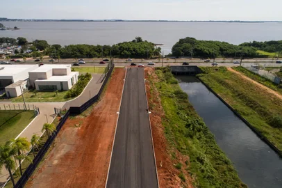 PORTO ALEGRE, RS, BRASIL - 2024.04.03 - Rua entre Icaraí e Diário de Notícias toma forma. (Foto: André Ávila/ Agência RBS)<!-- NICAID(15724162) -->