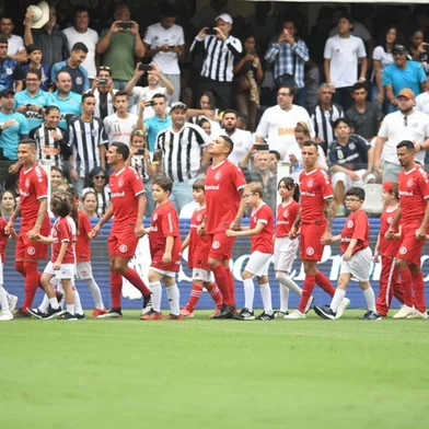 Inter enfrenta o Santos na Vila Belmiro pela sexta rodada do Brasileirão<!-- NICAID(14094473) -->