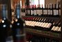 Quanto o consumidor paga por uma garrafa de vinho e como escolhe onde comprar