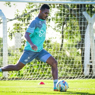 Volante Caique Gonçalves durante treinamento do Juventude, no CT Alviverde, em preparação para o duelo com o Inter, pelo confronto de volta das semifinais do Gauchão 2024.<!-- NICAID(15714542) -->