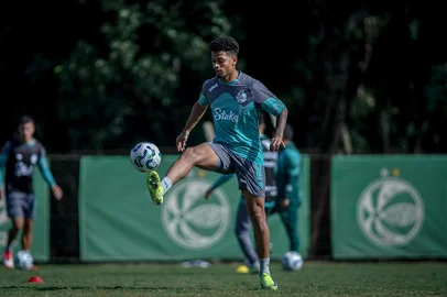 Treino do Juventude para a sexta rodada da Série A do Brasileirão. Na foto, o lateral-esquerdo Felipinho.<!-- NICAID(16022946) -->