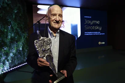 Porto Alegre, RS, Brasil — O Colégio Israelita Brasileiro presta homenagem a Jayme Sirotsky pelo legado e contribuição à educação ao longo de décadas, marcando gerações de alunos e fortalecendo a história da instituição.Indexador: jeff botega<!-- NICAID(16272142) -->