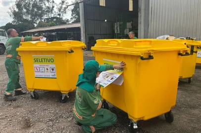 Após diversos registros de queima de contêineres em Caxias do Sul, 300 novos equipamentos devem chegar nas ruas da cidade ainda nesta semana. Os contêineres são de resíduos seletivos e estão localizados em áreas atendidas pela coleta mecanizada. <!-- NICAID(16003751) -->