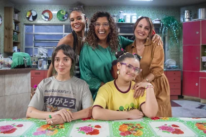 Ina (Heslaine Viiera), Mirinda (Regina Casé),  Mari (Luana Martau), Nana (Valentina Bandeira) e Belinha (Heleninha Repertório)<!-- NICAID(15865173) -->