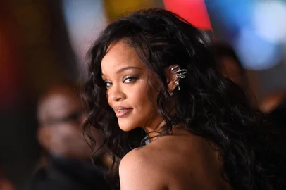 Barbadian singer Rihanna arrives for the world premiere of Marvel Studios' "Black Panther: Wakanda Forever" at the Dolby Theatre in Hollywood, California, on October 26, 2022. (Photo by VALERIE MACON / AFP)Editoria: ACELocal: HollywoodIndexador: VALERIE MACONSecao: celebrityFonte: AFPFotógrafo: STF<!-- NICAID(15247383) -->