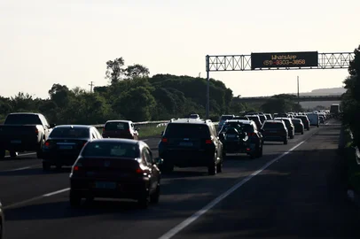 SANTO ANTÔNIO DA PATRULHA, RS, BRASIL, 04.01.2026: Movimento na freeway para o retorno à capital, depois do feriado de ano novo. (Foto:André Ávila/Agência RBS)<!-- NICAID(16197683) -->