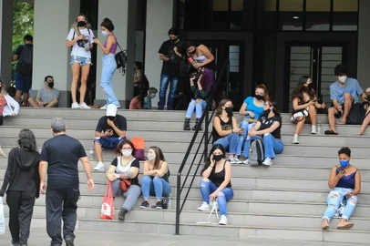 PORTO ALEGRE,RS,BARSIL.2021,11,28.Seguindo dia de provas do ENEN, na PUC.(RONALDO BERNARDI/AAGENCIA RBS).<!-- NICAID(14952983) -->