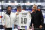 Cuca é apresentado como novo técnico do Corinthians. Ao lado dele, o presidente Duilio Monteiro Alves e o gerente de futebol Alessandro Nunes<!-- NICAID(15409745) -->