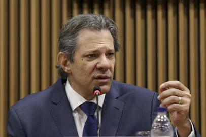 BrasÃ­lia (DF), 19/10/2023 - O ministro da Fazenda, Fernando Haddad, durante palestra no 26Âº Congresso Internacional de Direito Constitucional, no Instituto Brasileiro de Ensino, Desenvolvimento e Pesquisa (IDP), em BrasÃ­lia. Foto: Marcelo Camargo/AgÃªncia Brasil<!-- NICAID(15578477) -->