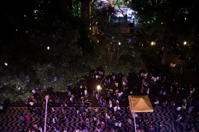 PORTO ALEGRE, RS, BRASIL: Noite dos Museus 2024 leva atrações a diferentes pontos da Capital neste sábado. NA FOTO: Praça do Alfandega<!-- NICAID(15930907) -->