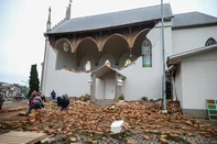 FLORES DA CUNHA, RS, BRASIL, 30/07/2026. Após escola e igreja serem atingidas por temporal, comunidade de Mato Perso, em Flores da Cunha, se une para reconstrução. (Neimar De Cesero/Agência RBS)Indexador: Neimar De Cesero<!-- NICAID(16337140) -->