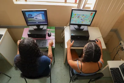 Ponto de Inclusão Digital - Restinga Projeto Vida Nova. A foto será usada para matéria: "Fundada em Pelotas, a Osirnet vai investir R$ 47 milhões para reconstruir e expandir sua rede de telecomunicações."<!-- NICAID(16040721) -->