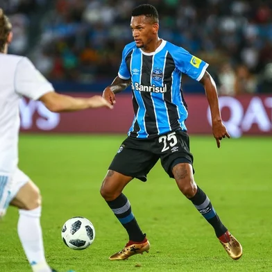 RS - FUTEBOL/GREMIO X REAL MADRID - ESPORTES - Lance da partida entre Gremio e Real Madrid, disputada na noite deste sábado no estadio Zayed Sports City, em Abu Dhabi, valida pela grande Final do Mundial de Clubes FIFA 2017. FOTO: LUCAS UEBEL/GREMIO FBPANa foto: Jailson