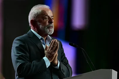 Brazil's President Luiz Inacio Lula da Silva gestures while delivering a speech during the COP30 UN Climate Change Conference opening ceremony in Belem, Para State, Brazil on November 10, 2025. The COP30 runs from November 10 to 21, and the 50,000 participants will feel the heavy, humid air of the Amazon rainforest, and face the daunting task of keeping global climate cooperation from collapsing.. (Photo by Pablo PORCIUNCULA / AFP)Editoria: WEALocal: BelémIndexador: PABLO PORCIUNCULASecao: diplomacyFonte: AFPFotógrafo: STF<!-- NICAID(16164467) -->
